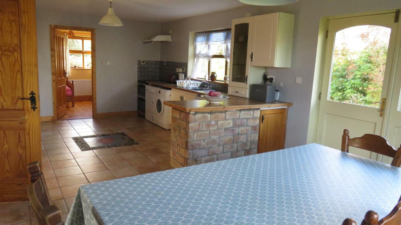 Heatherhill Farm Cottage In Letterfrack Beside Connemara National Park Exteriör bild